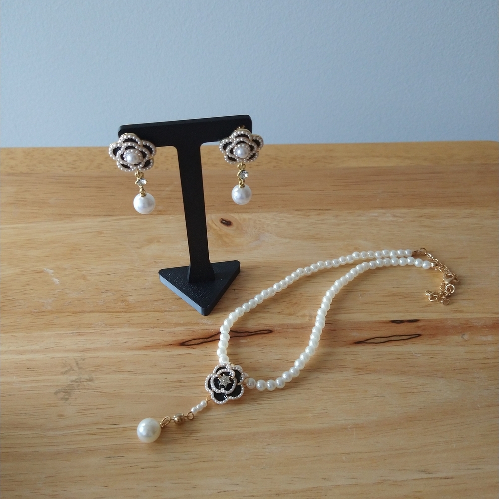 Elegant Pearl and Gold Flower Jewelry Set